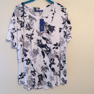 🔷3/$20 APT.9 White and Black Flower Pattern Top